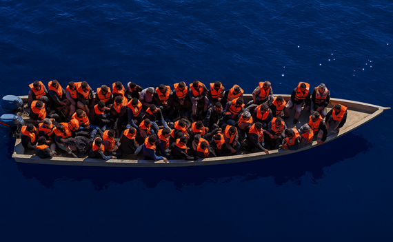 Sull’immigrazione l’Occidente sta naufragando verso una deriva totalitaria?