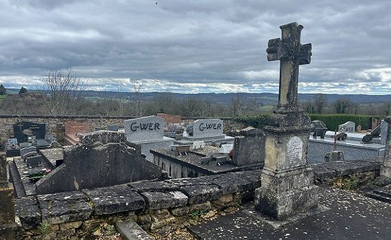 Cimiteri vandalizzati da integralisti islamici, diciamo basta agli sbarchi illegali!