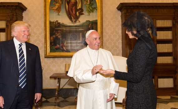 Dalla Chiesa alla politica: Francesco e Trump, due leader a confronto!