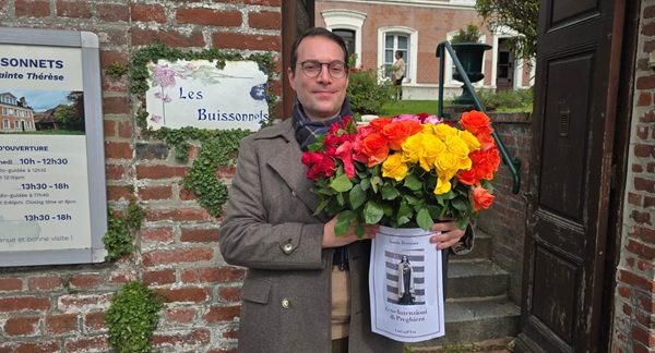 Le tue rose e le tue intenzioni sono con S. Teresina!