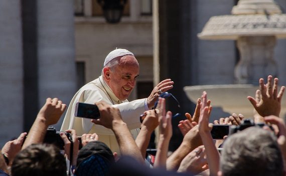 La Chiesa saluta Papa Francesco nel suo ritorno alla Casa del Padre