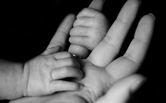 Aborto: l'inaccettabile proposta UE che viola il diritto alla Vita!