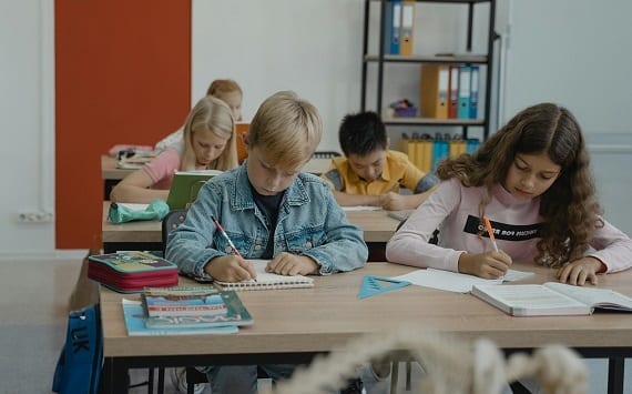 La mostra "Fammi Capire": un attacco alla scuola e alla famiglia!