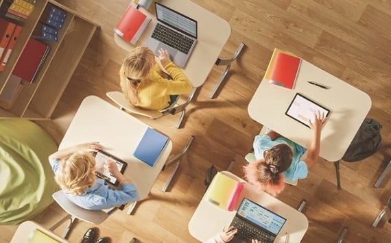 Scuola di Buccinasco, l’allarme dei genitori: “Basta indottrinamento sui nostri figli”!