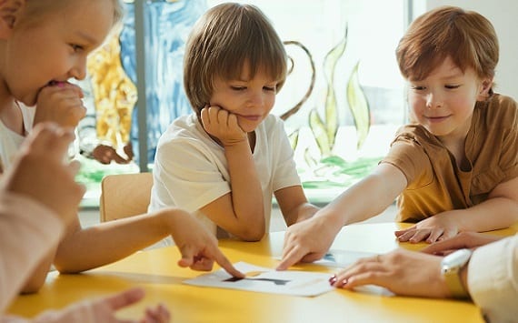 L’indottrinamento Lgbt nelle scuole francesi è ormai realtà. Ed in Italia…