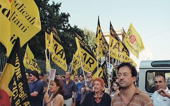 I radicali vogliono “superare” la Legge 194