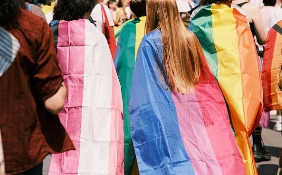 NO alla carriera alias, SI' al buon senso! Proteggiamo i nostri figli!