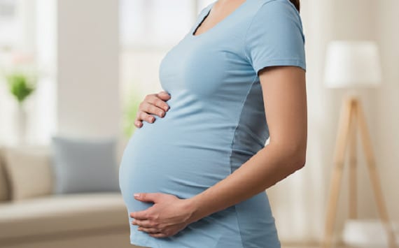 La Francia boccia le politiche abortiste del governo. E l’Italia?