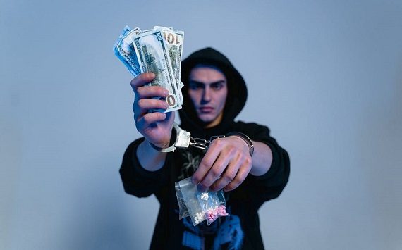 La droga è morte punto e basta!