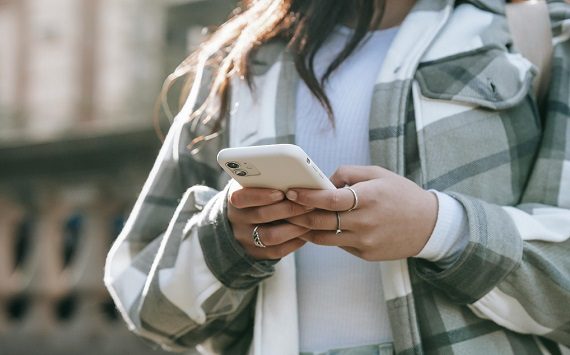 Proteggiamo il futuro delle nuove generazioni dalla dipendenza digitale!