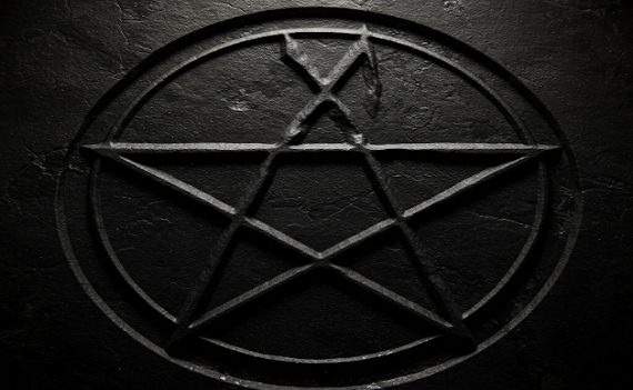 Show tv satanico, messe nere e cadaveri sottratti al cimitero: ecco l’opera del demonio!