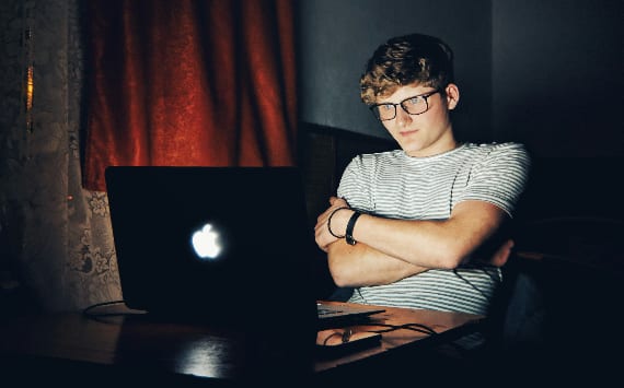 Un fondo d’investimento “etico” acquisisce la società leader della pornografia