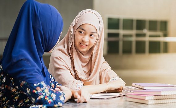 Scuola sotto attacco: l’avanzata dell’islamismo e la resa della nostra cultura!