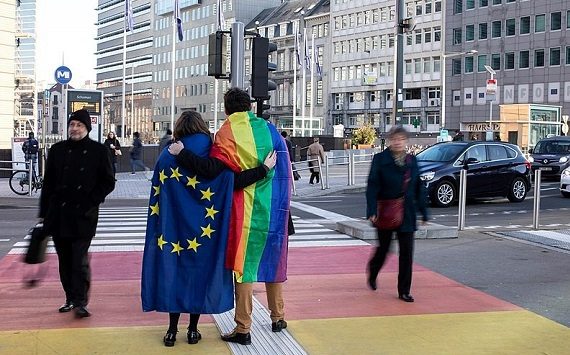 UE: decisione Italia costituisce “attacco” contro la comunità LGBTQ+