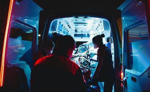 Violenza a Milano: baby gang di nordafricani aggredisce a martellate un giovane