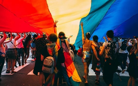 Orbán fa sul serio: l’Ungheria vota l’emendamento anti "gender fluid"!