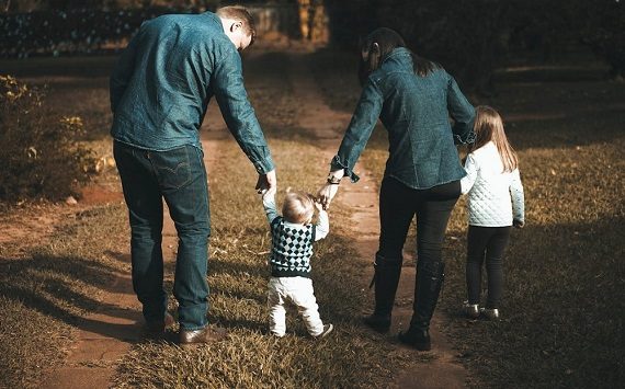 Adesso è la famiglia la vera causa degli omicidi!