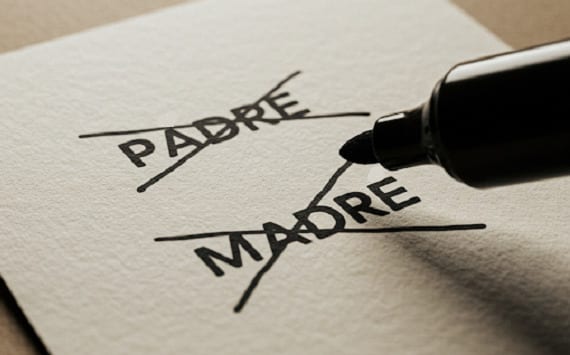 La Cassazione cancella le parole "padre" e "madre" dalla carta d’identità