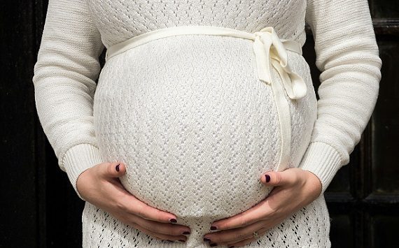 La maternità stravolta: il caso shock dal Regno Unito!