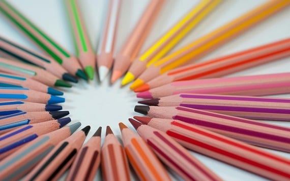 Nuovo allarme a scuola: l’ideologia arcobaleno avanza!