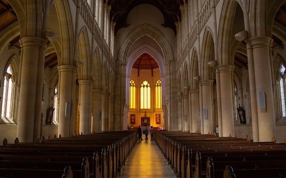 “Omotransfobia”: cosa accade nelle diocesi e nelle parrocchie italiane?