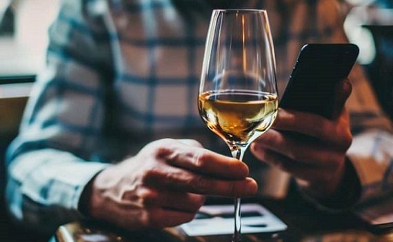 Stop alla dipendenza da cellulare: l'esempio del ristorante di Verona!